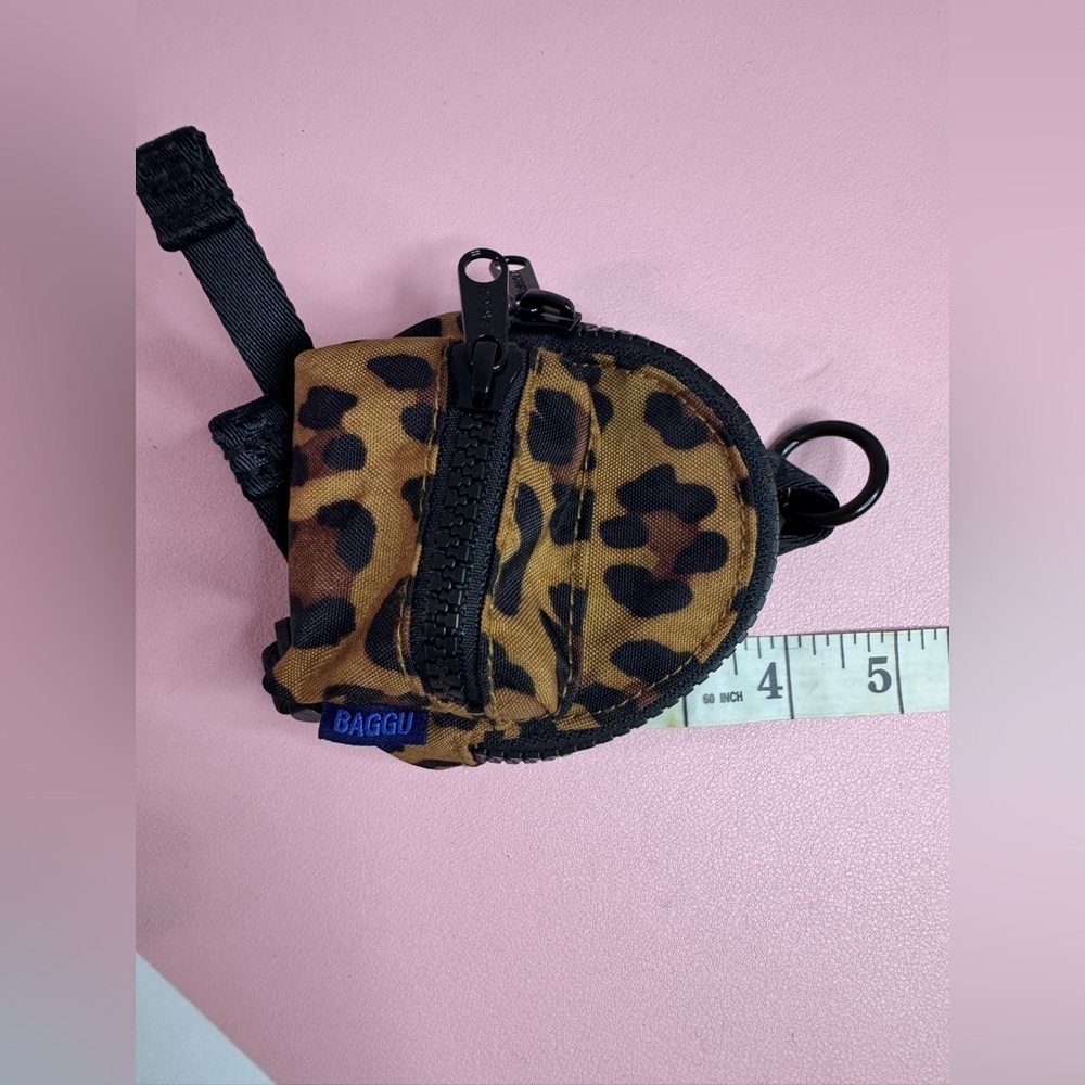 Baggu Backpack Charm - Leopard - Picture 4 of 6